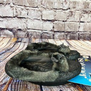 Isotoner Women's Silver Sparkle Lined Moccasin Style Slippers Size Small 5-6